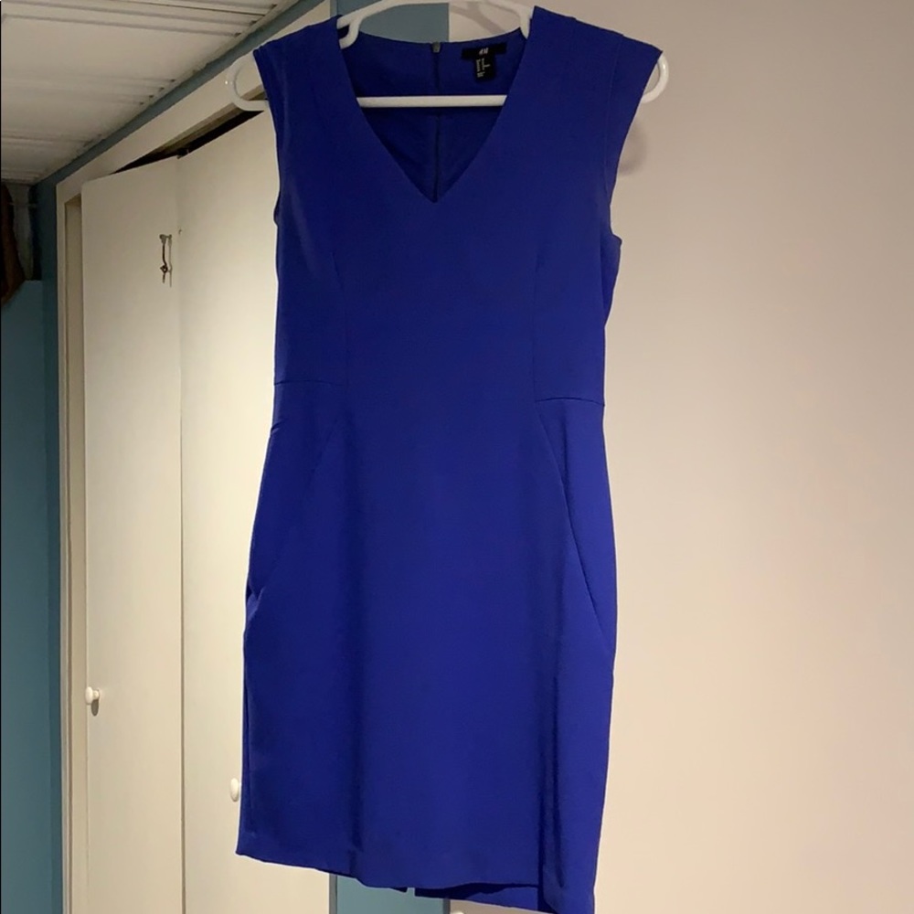 Blue fitted dress, perfect for work or date night!